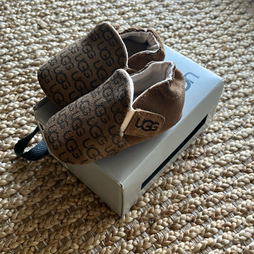 Ugg Roos Unisex Bootie size 2-3 (6-12 months)